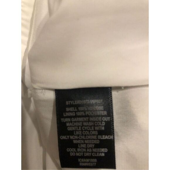 Sanctuary white background with floral pattern 3/4 sleeves and flutter at bodice - Picture 9 of 9